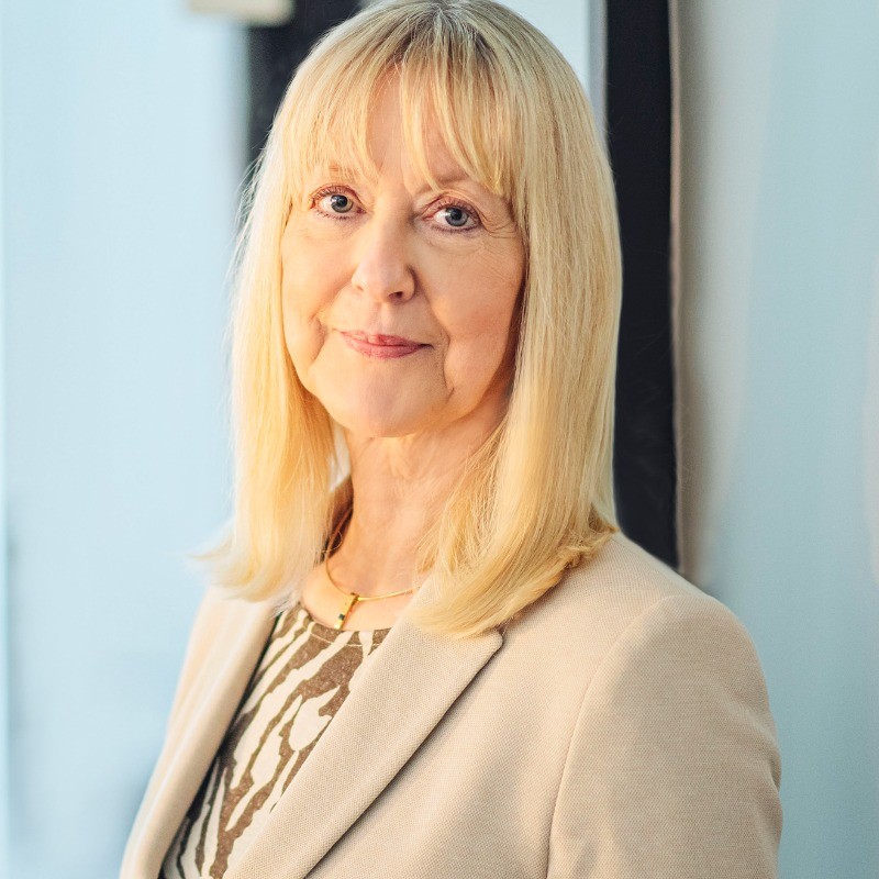 Iris Dargatz , Partner, KnowX