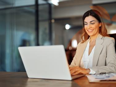 Glückliche Avaloq-Nutzerin dank der Unterstützung durch die tts performance suite